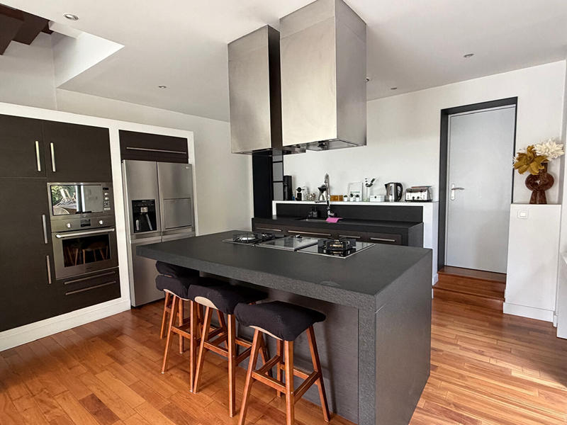 Maison - 253 m² - 6 pièces