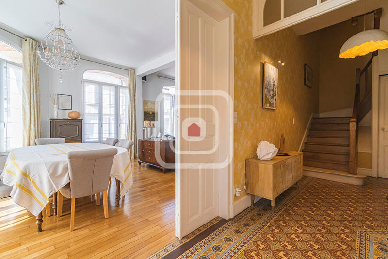 Maison - 217 m² - 8 pièces