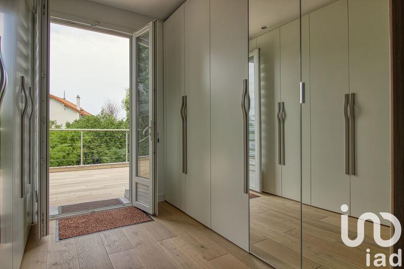 Maison - 232 m² - 9 pièces