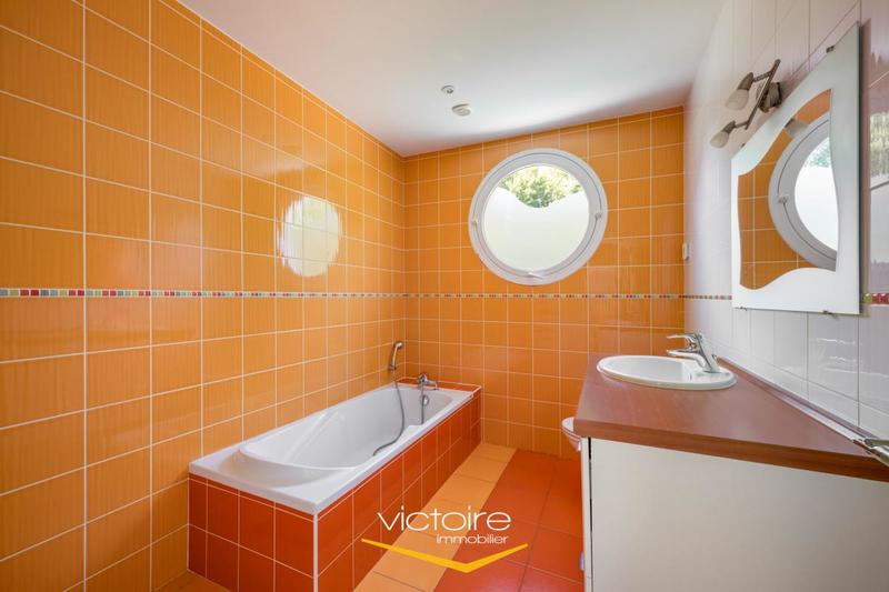 Maison - 191 m² - 6 pièces