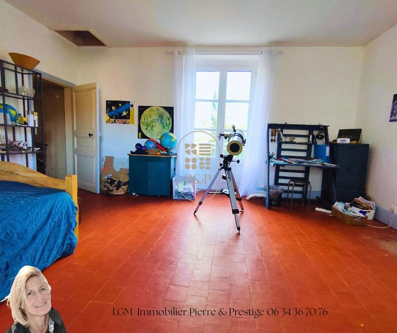 Maison - 270 m² - 8 pièces