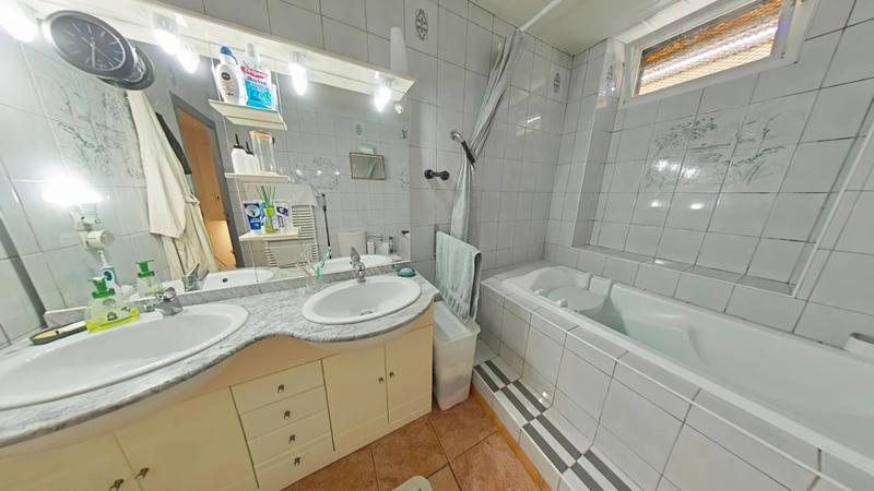 Maison - 180 m² - 7 pièces