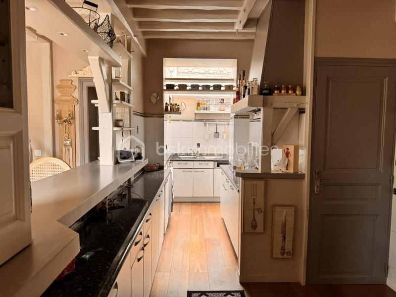 Propriété - 260 m² - 10 pièces