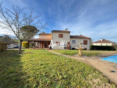 Maison traditionnelle - 193 m² - 6 pièces