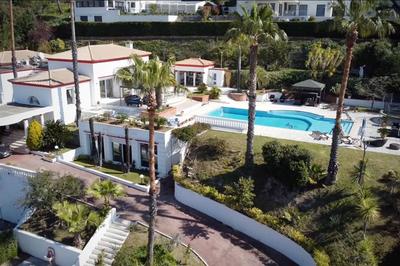 Villa - 665 m² - 8 pièces