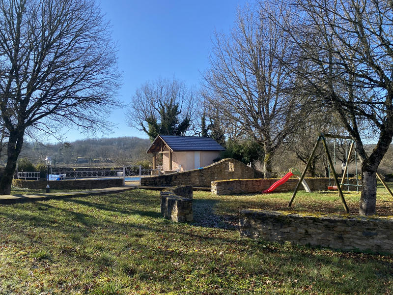 Propriété - 256 m² - 10 pièces