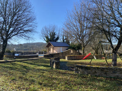 Propriété - 256 m² - 10 pièces