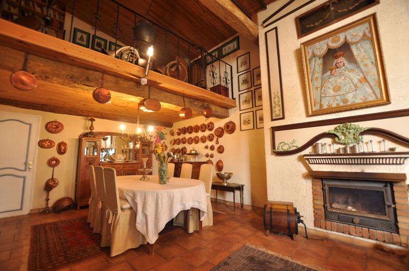 Maison - 280 m² - 9 pièces