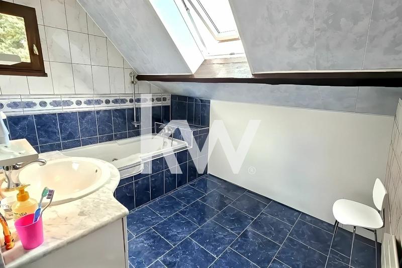 Maison contemporaine - 268 m² - 7 pièces