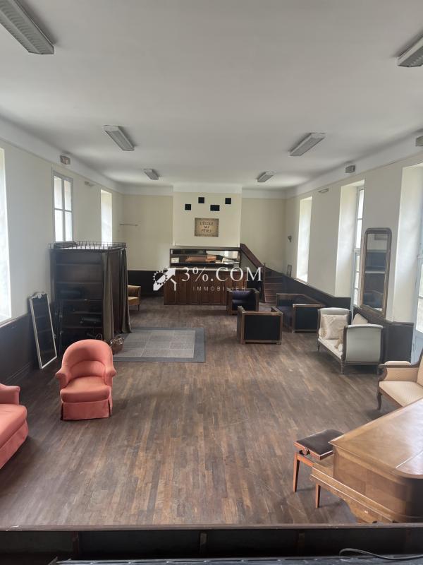 Maison de village - 250 m² - 2 pièces