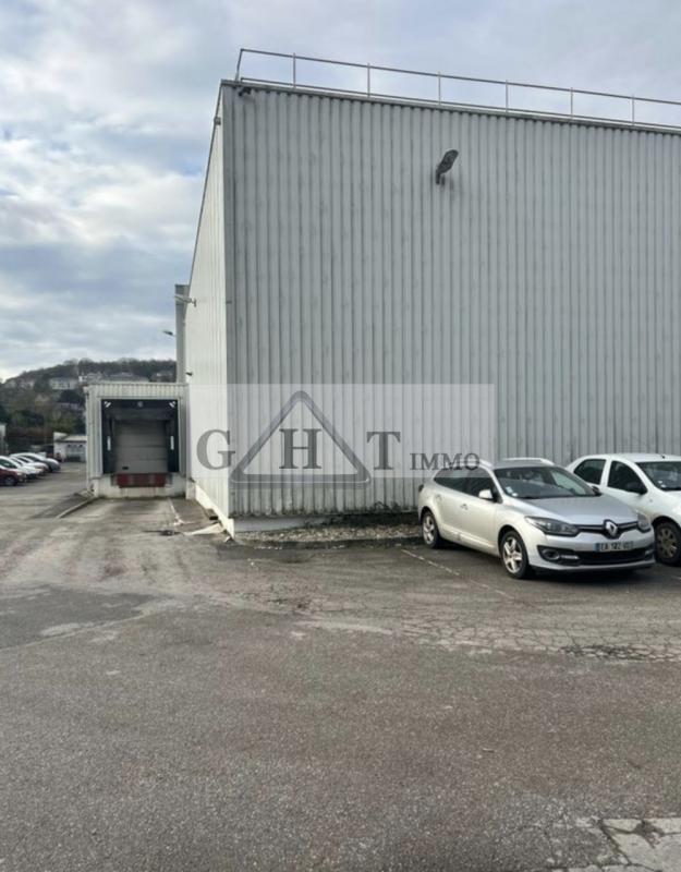 Entrepôt - 2 150 m²