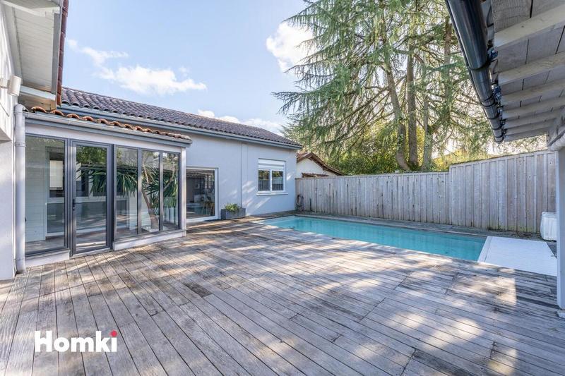 Maison - 210 m² - 7 pièces