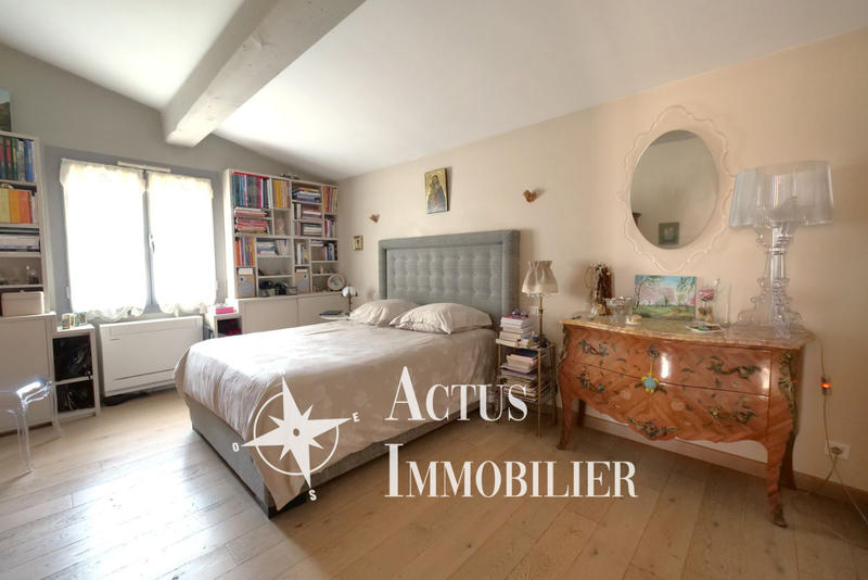 Maison - 200 m² - 7 pièces