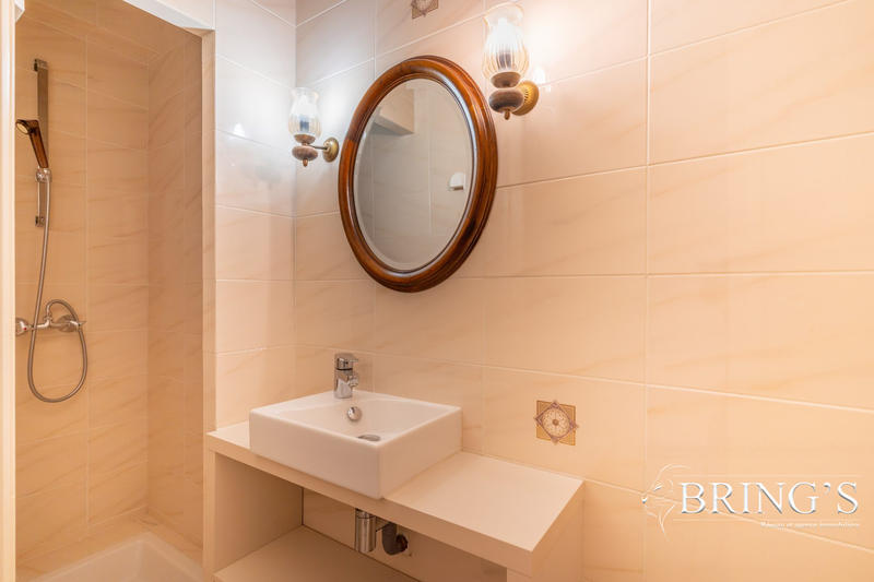 Appartement - 126 m² - 7 pièces