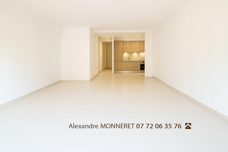 Appartement - 80 m² - 4 pièces