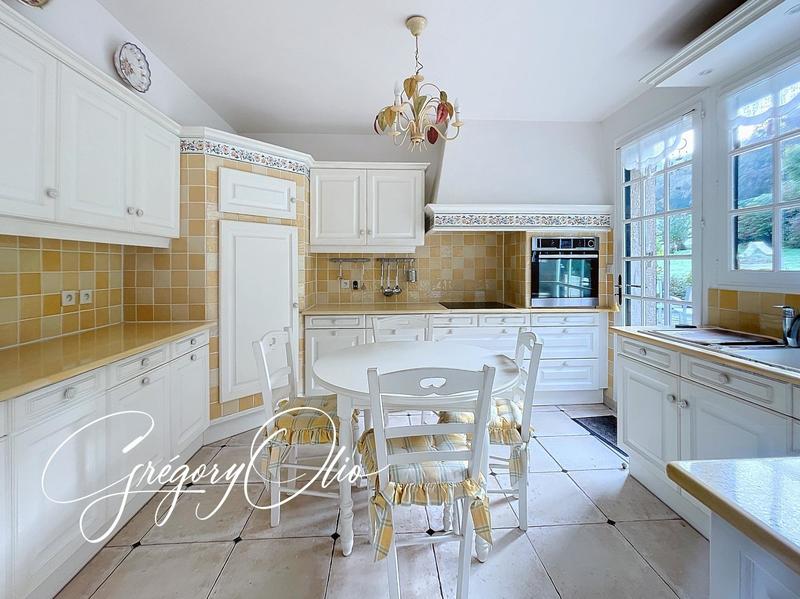 Maison - 212 m² - 7 pièces