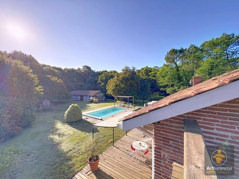 Maison - 250 m² - 7 pièces