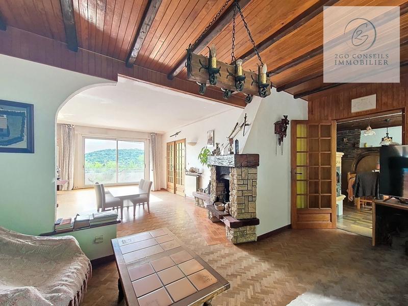 Maison traditionnelle - 198 m² - 8 pièces