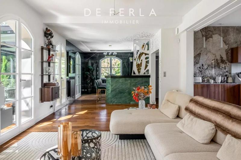 Villa - 370 m² - 8 pièces