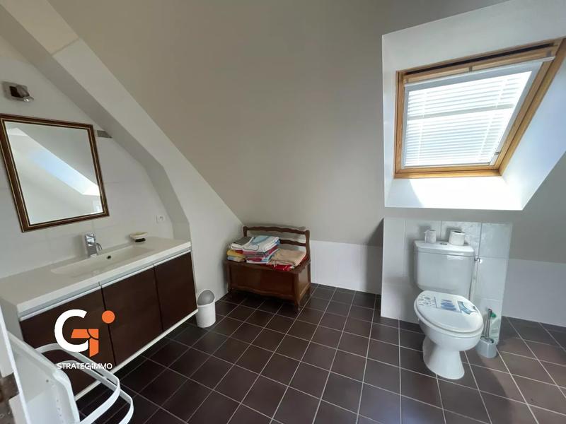 Maison - 220 m² - 8 pièces