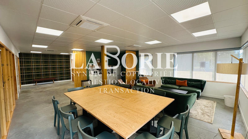Bureau - 93 m²