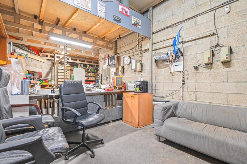 Local commercial - 340 m² - 4 pièces