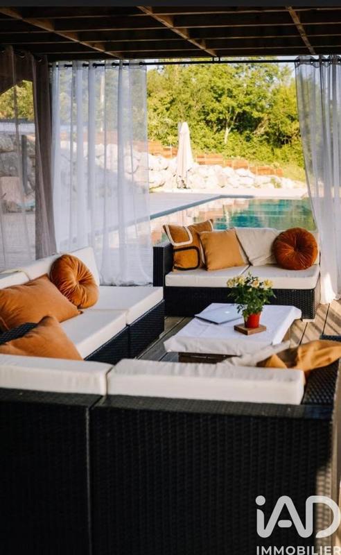 Maison - 284 m² - 6 pièces