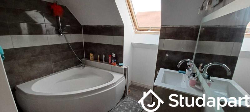 Chambre - 13 m² - 1 pièce