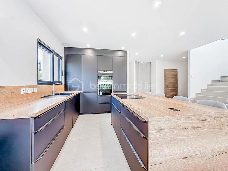 Maison - 140 m² - 5 pièces