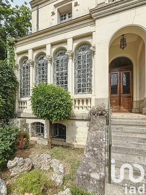 Maison - 323 m² - 9 pièces