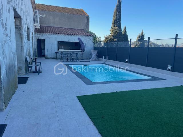 Maison - 257 m² - 9 pièces