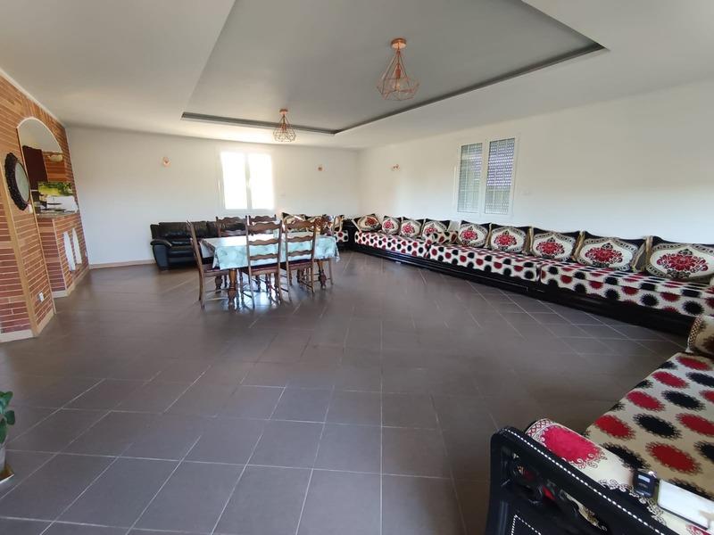 Maison - 233 m² - 8 pièces