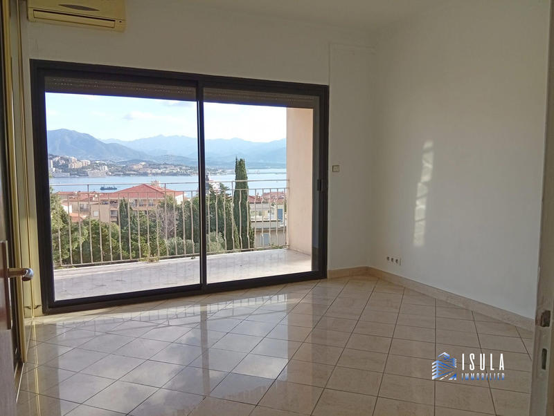 Appartement - 128 m² - 4 pièces