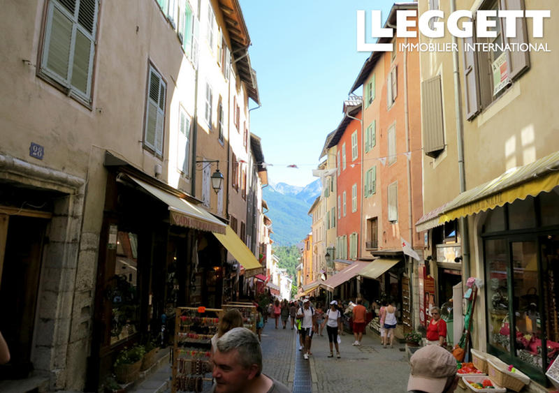 Appartement - 102 m² - 8 pièces