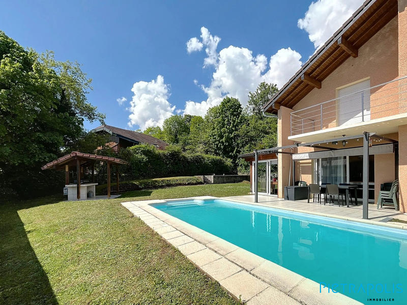 Maison traditionnelle - 182 m² - 6 pièces