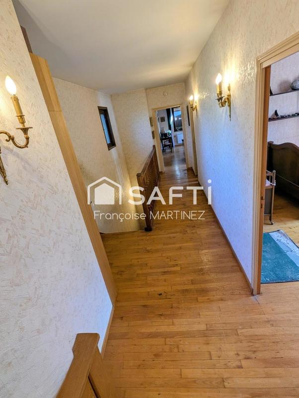 Maison - 250 m² - 8 pièces