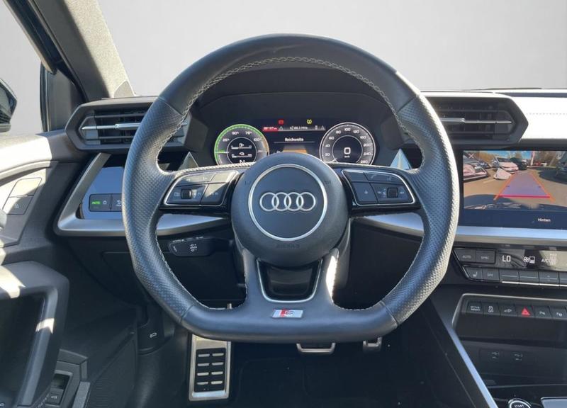 Audi A3 sportback 40 TFSIe 204 s-Line Hybride Rechargeable / Toit Ouvrant Camera de Recul Coffre Elec Sieges Alcantara Volant Méplat