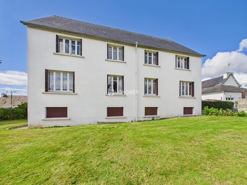 Maison traditionnelle - 222 m² - 9 pièces