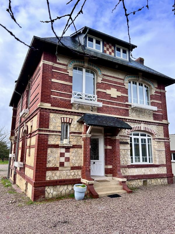 Maison - 214 m² - 8 pièces