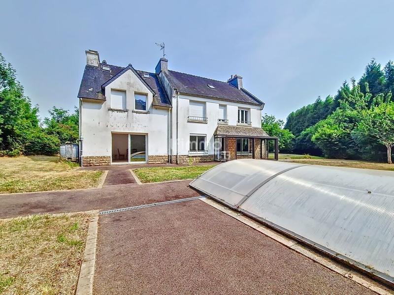 Maison - 213 m² - 9 pièces