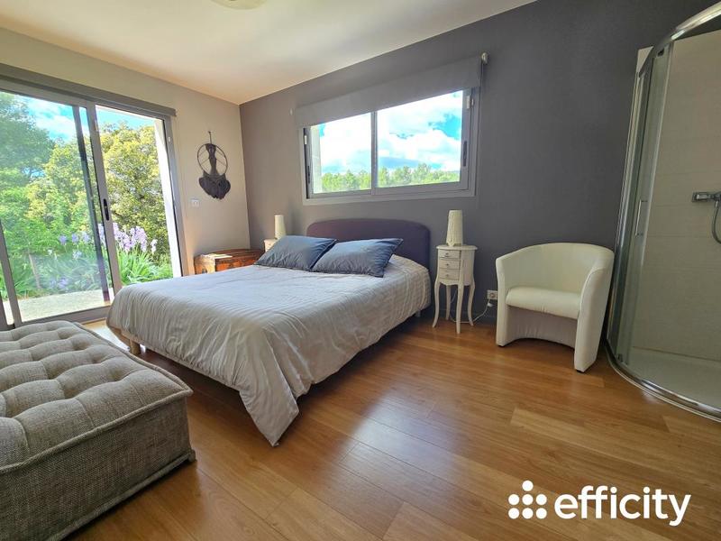 Maison - 232 m² - 7 pièces