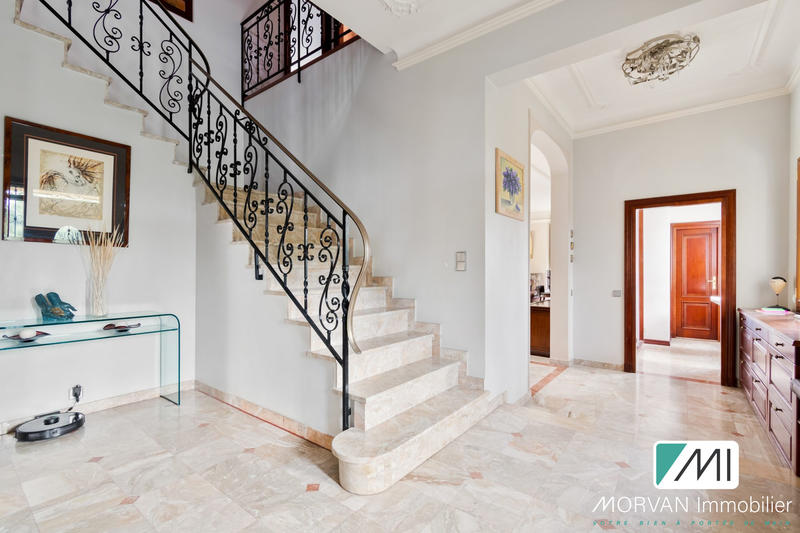 Maison - 365 m² - 12 pièces