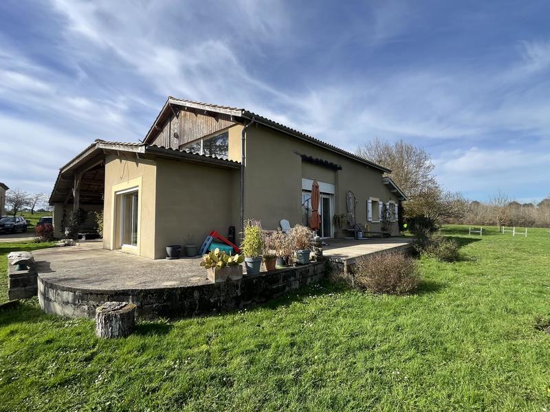Maison - 259 m² - 5 pièces