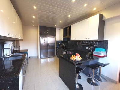 Maison - 280 m² - 10 pièces