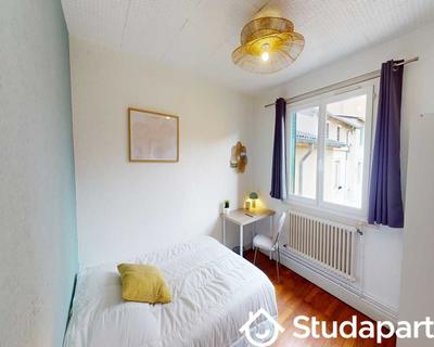 Chambre - 80 m² - 1 pièce