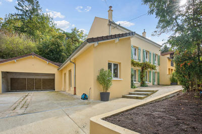 Maison - 210 m² - 10 pièces