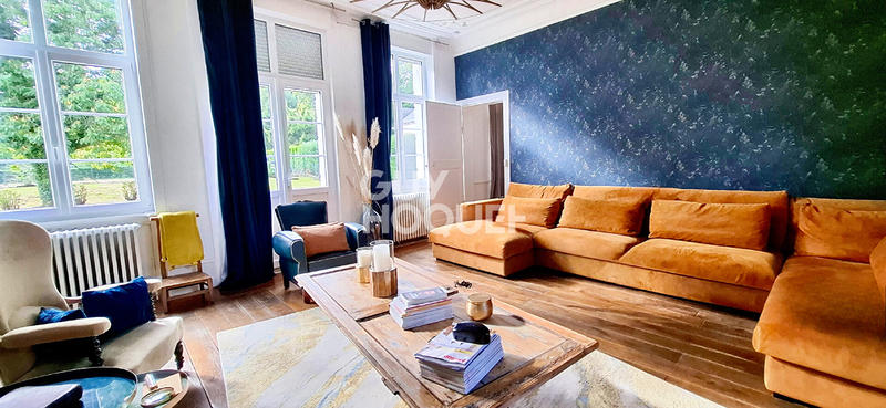 Maison - 285 m² - 9 pièces