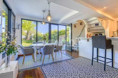 Maison - 217 m² - 8 pièces