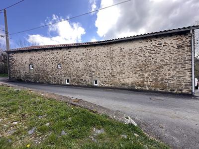 Maison traditionnelle - 220 m² - 2 pièces
