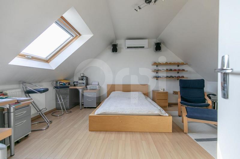 Maison - 205 m² - 8 pièces